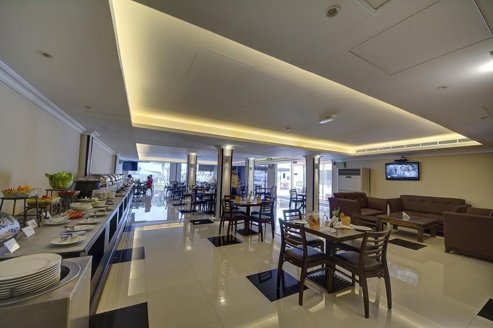 AJMAN BEACH HOTEL - 4