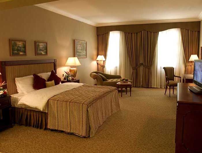 ROYAL ASCOT HOTEL - 13