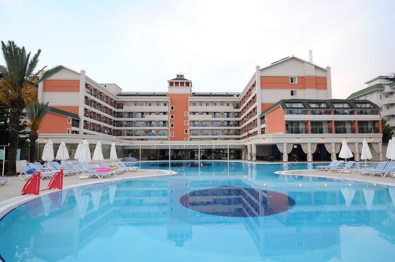 Insula Resort Hotel - 2