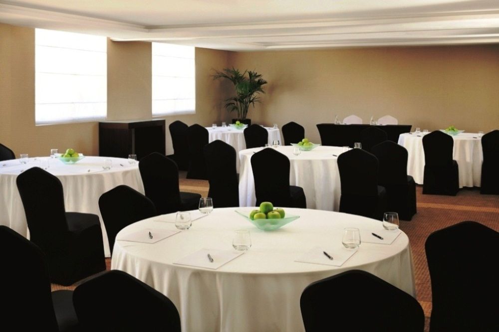 MOVENPICK HOTEL AL MAMZAR - 14