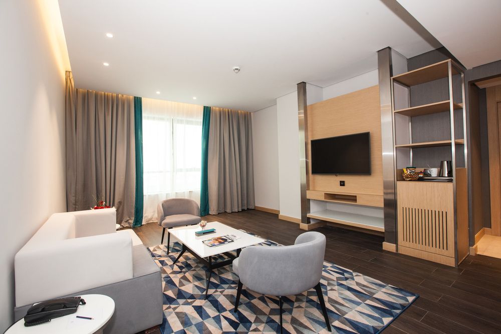 FLORA INN HOTEL (AIRPORT ROAD) - 27