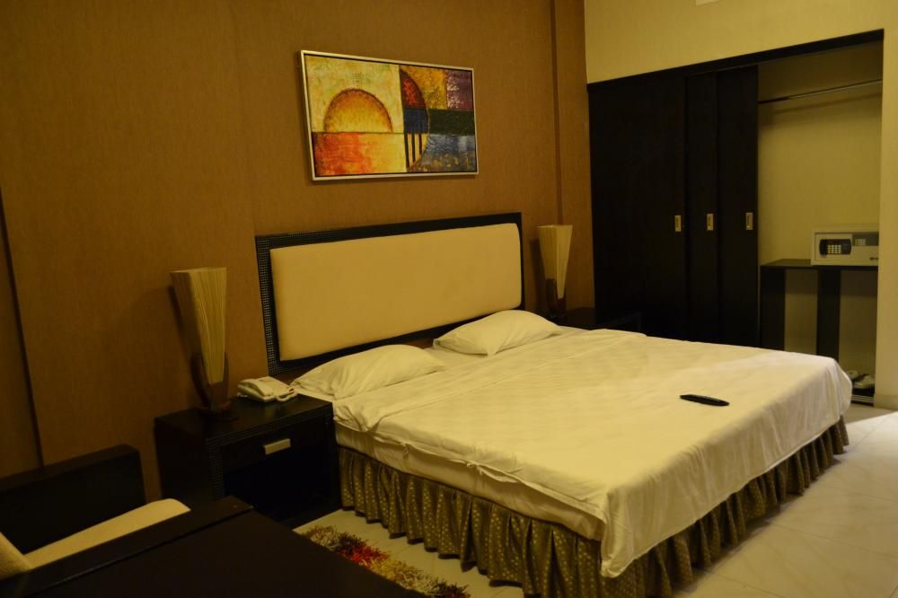 CRYSTAL PLAZA HOTEL  - 20