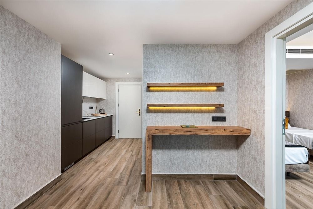 Elite Luxury Suite & Spa Hotel - 98