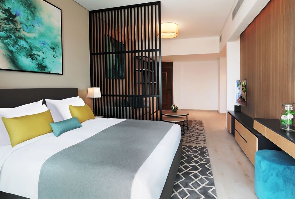 MILLENNIUM EXECUTIVE MONTROSE - 6