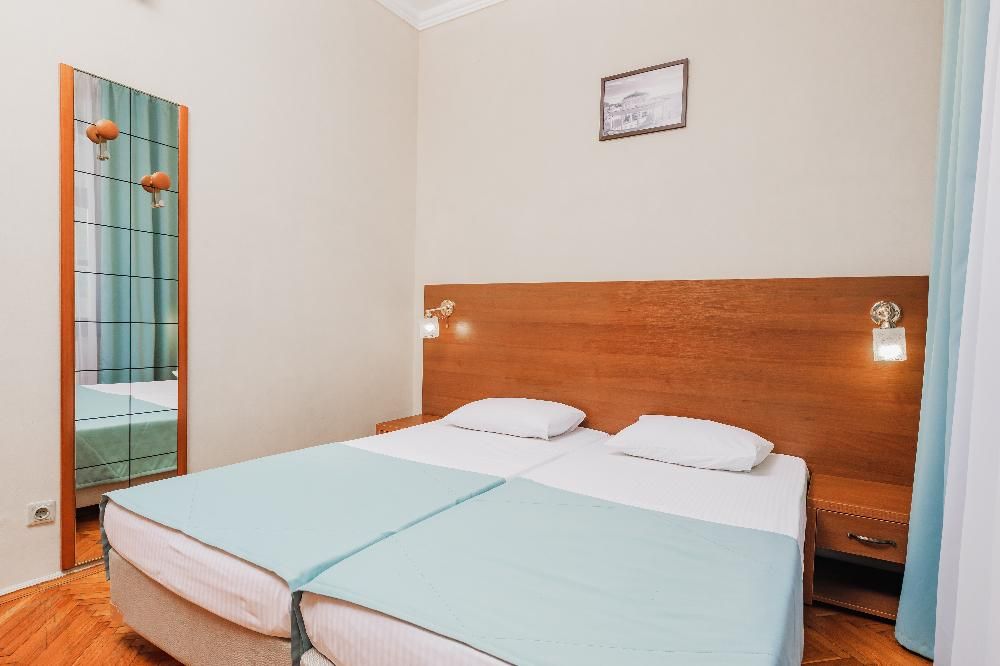 ГРАНД-ОТЕЛЬ, отель (бывш. им. Мориса Тореза) - 21