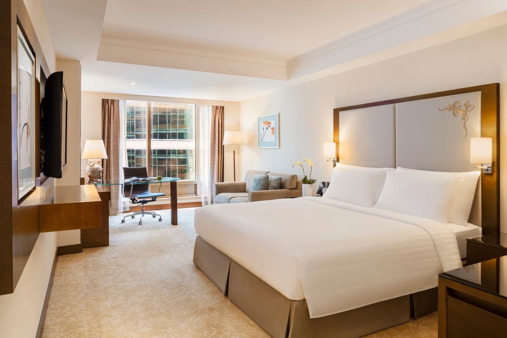 THE ROYAL PACIFIC HOTEL AND TOWERS - 6