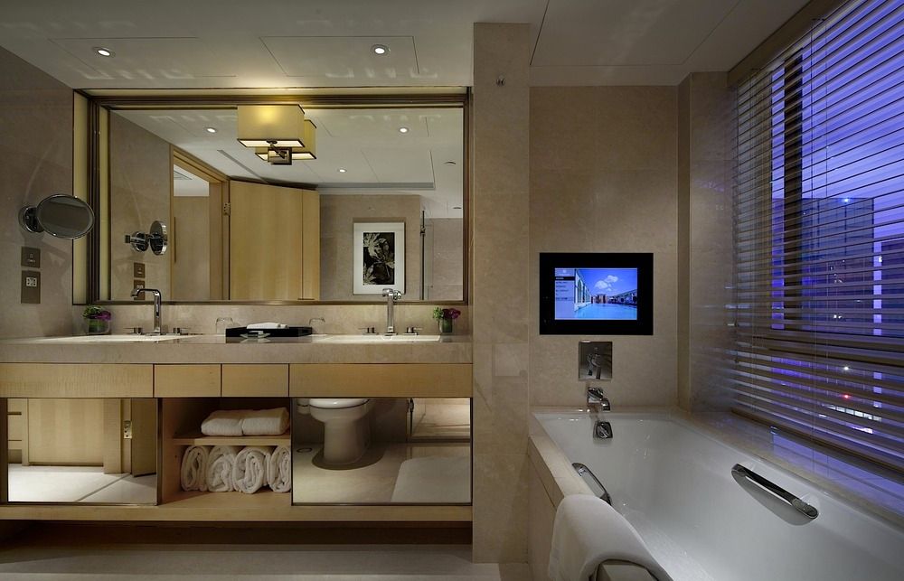 THE ROYAL GARDEN HOTEL - 53