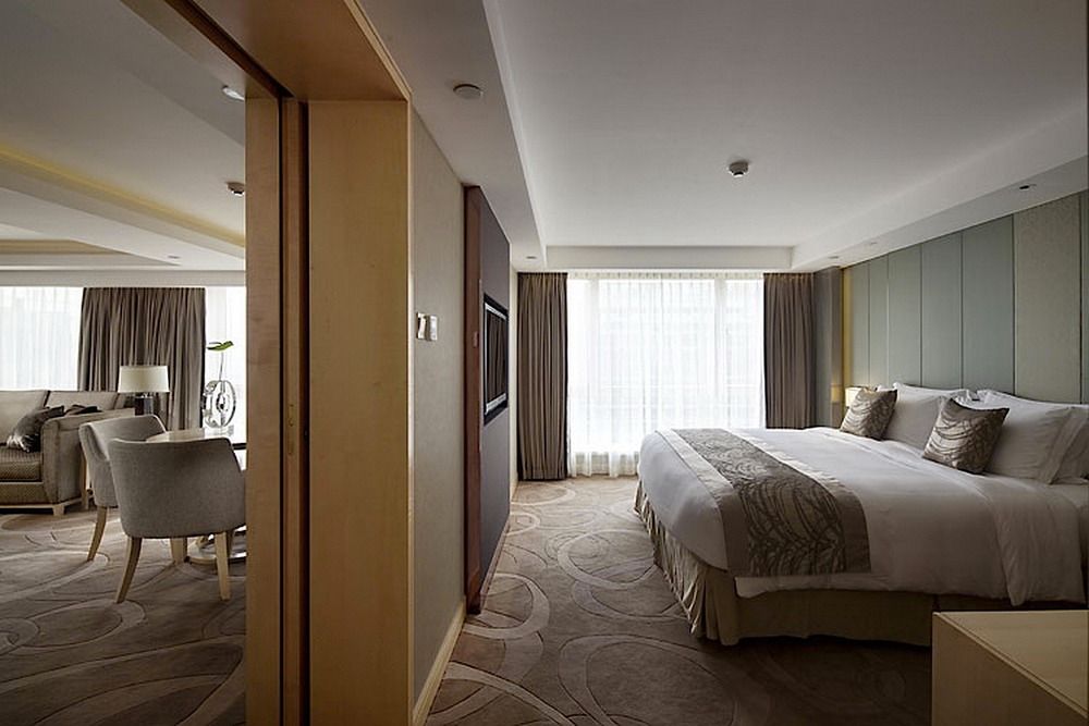 THE ROYAL GARDEN HOTEL - 40