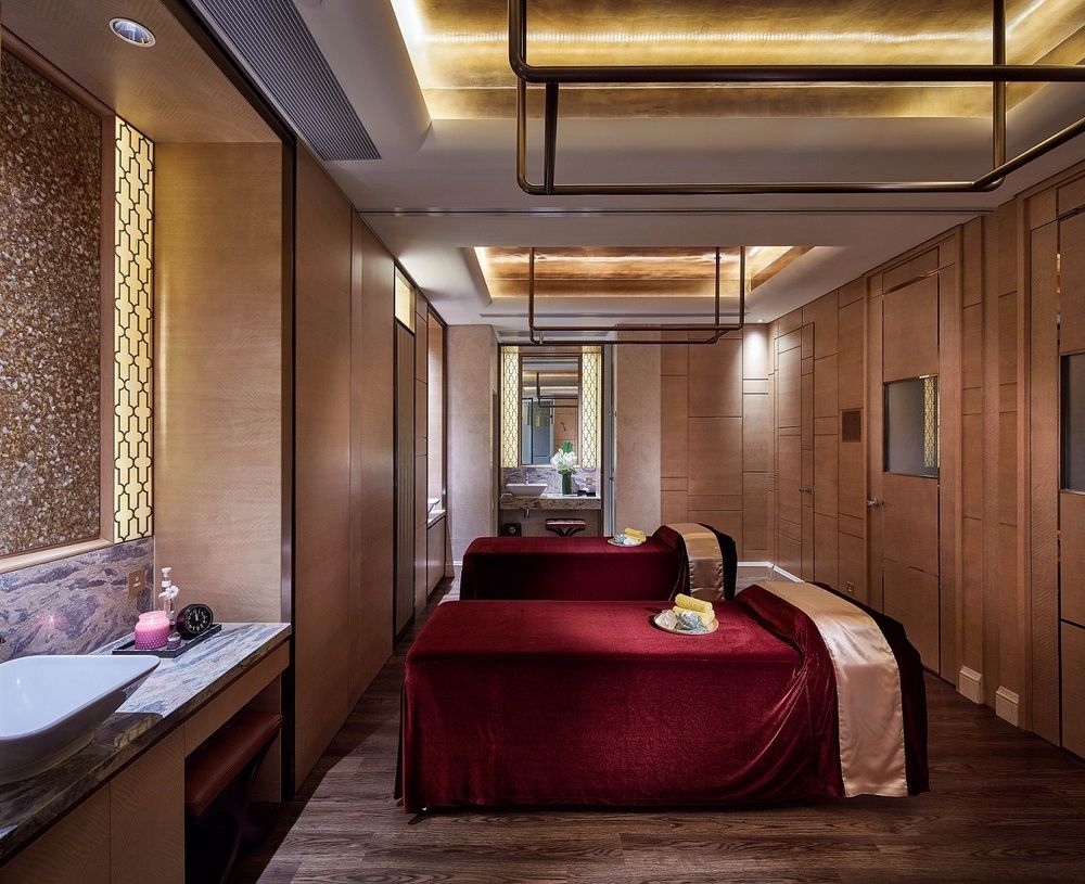 THE ROYAL GARDEN HOTEL - 20