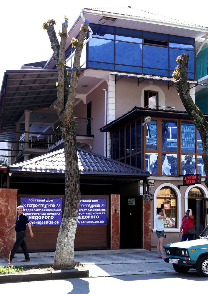 ГАГРА ЛАЗУРНАЯ, гостевой дом - 1