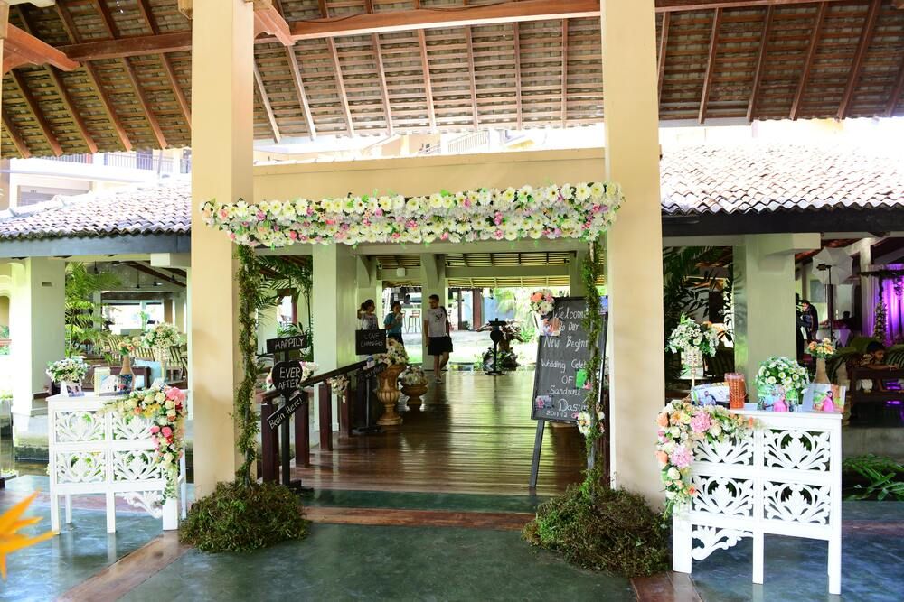 THE PALMS HOTEL - 14