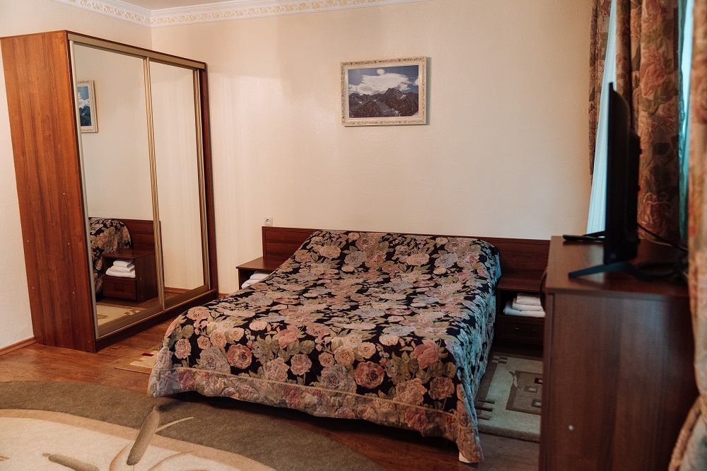 КРИСТАЛЛ, отель - 72