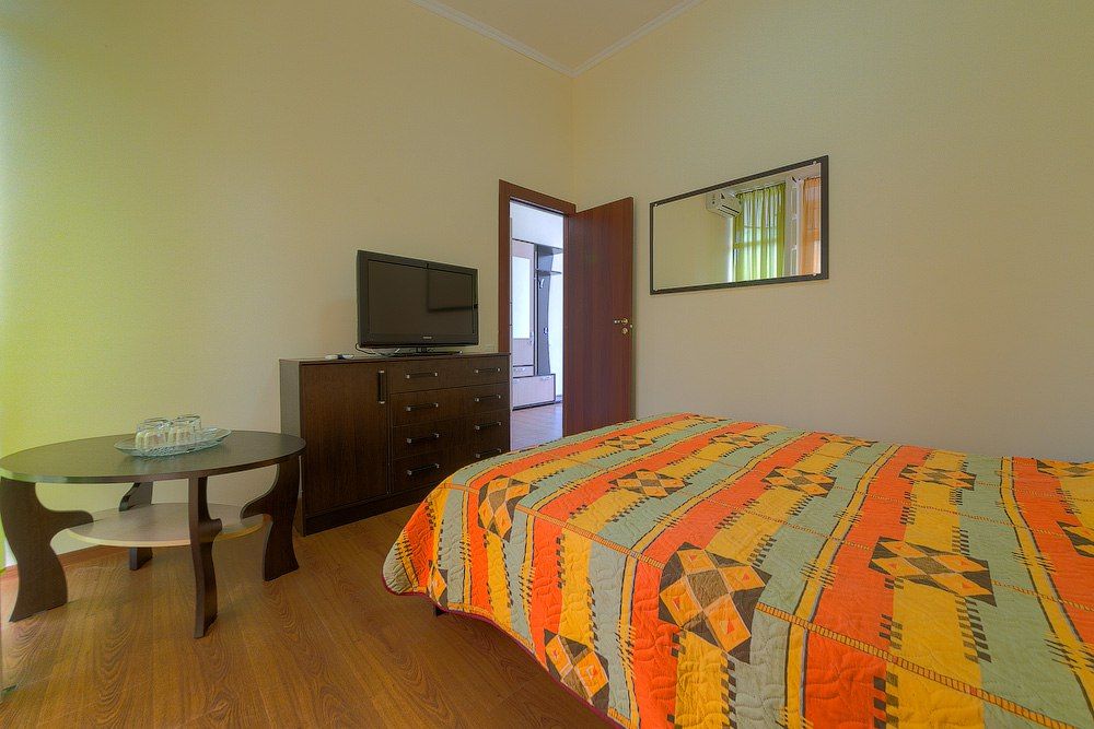 ЧЕРНОМОРСКАЯ, гостиница - 18