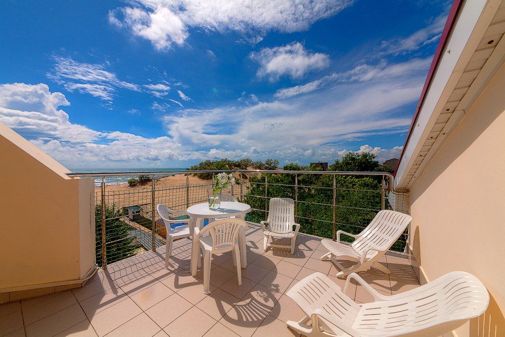 ЧЕРНОМОРСКАЯ, гостиница - 27