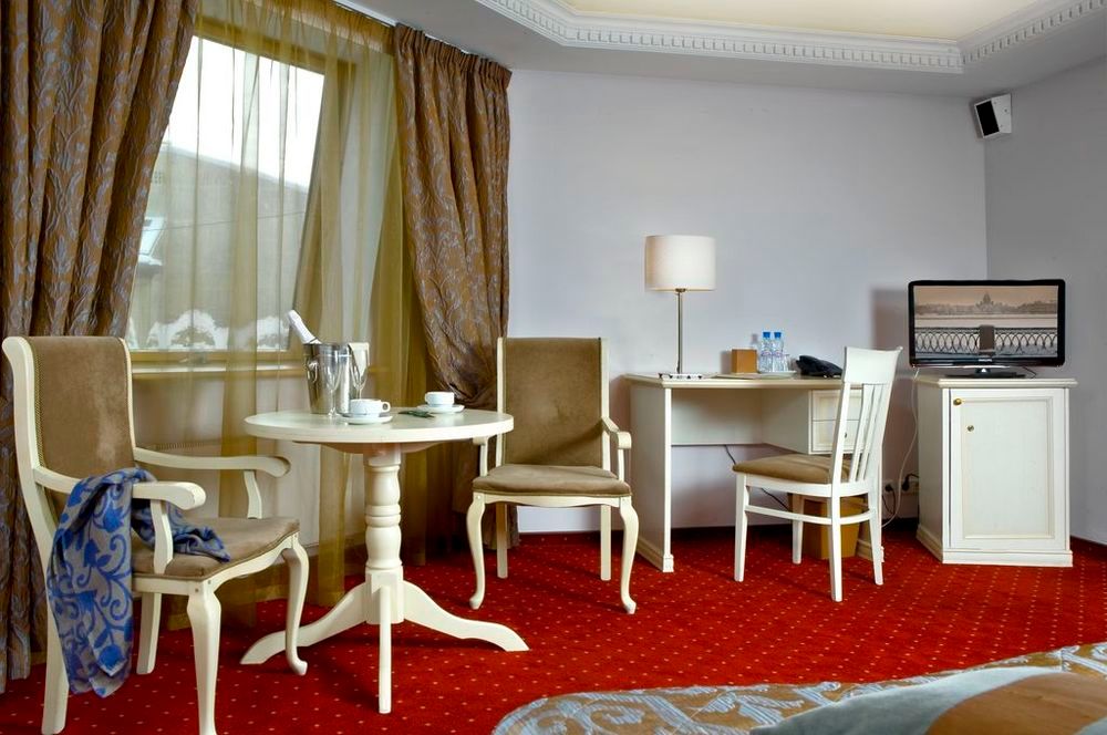 БРАТЬЯ КАРАМАЗОВЫ, отель - 13