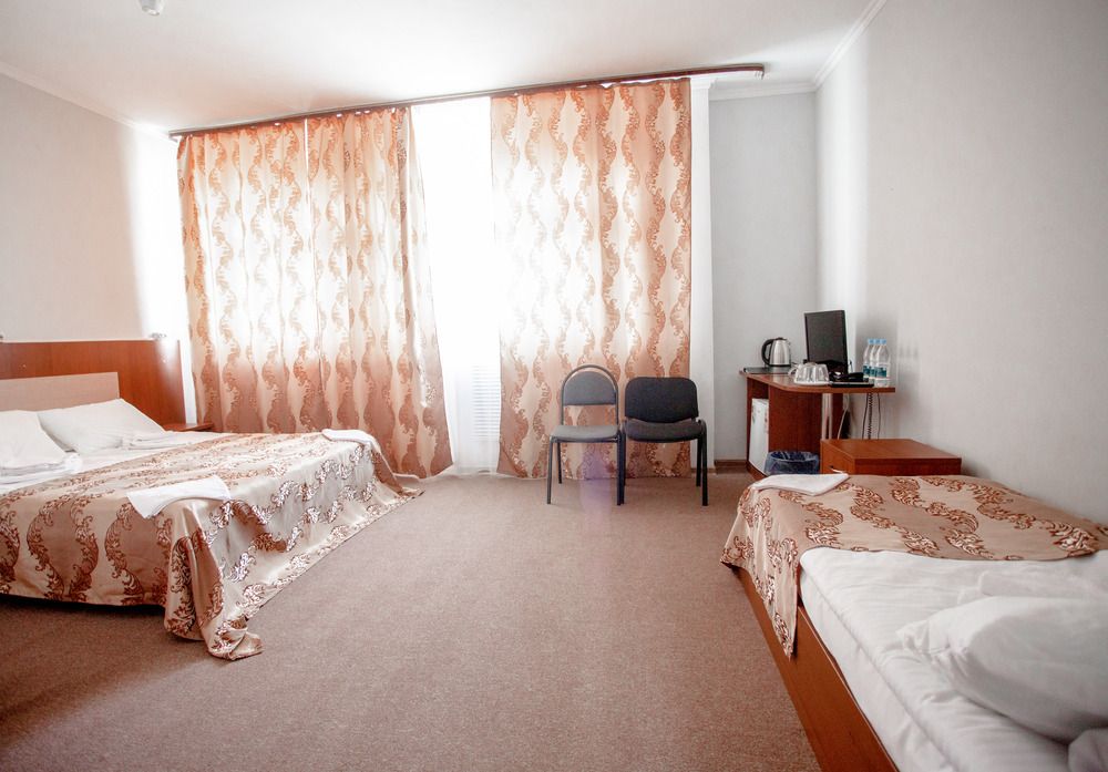 АЗАЛИЯ (ул. Московская), отель - 43