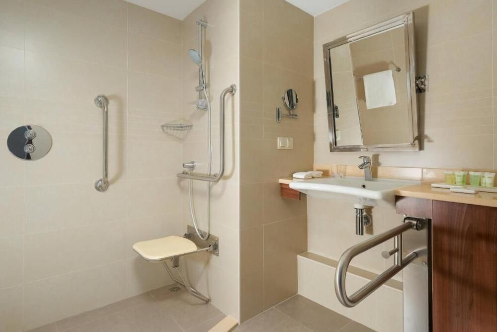 COURTYARD BY  MARRIOTT TASHKENT - 11