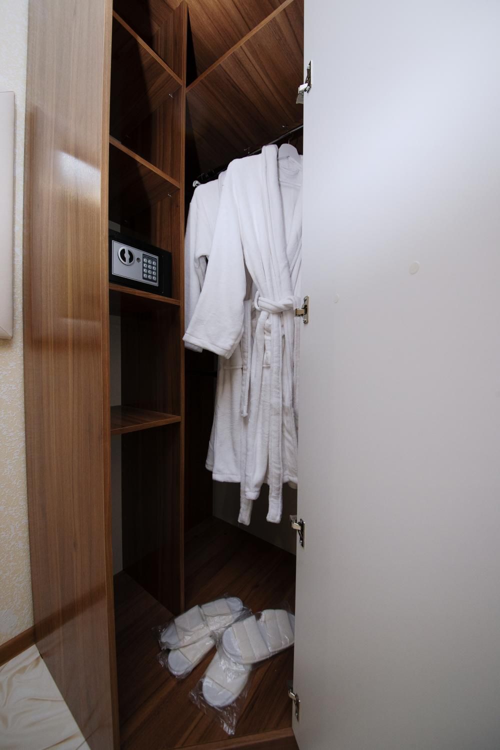 ЛЕОНАРДО, отель - 66