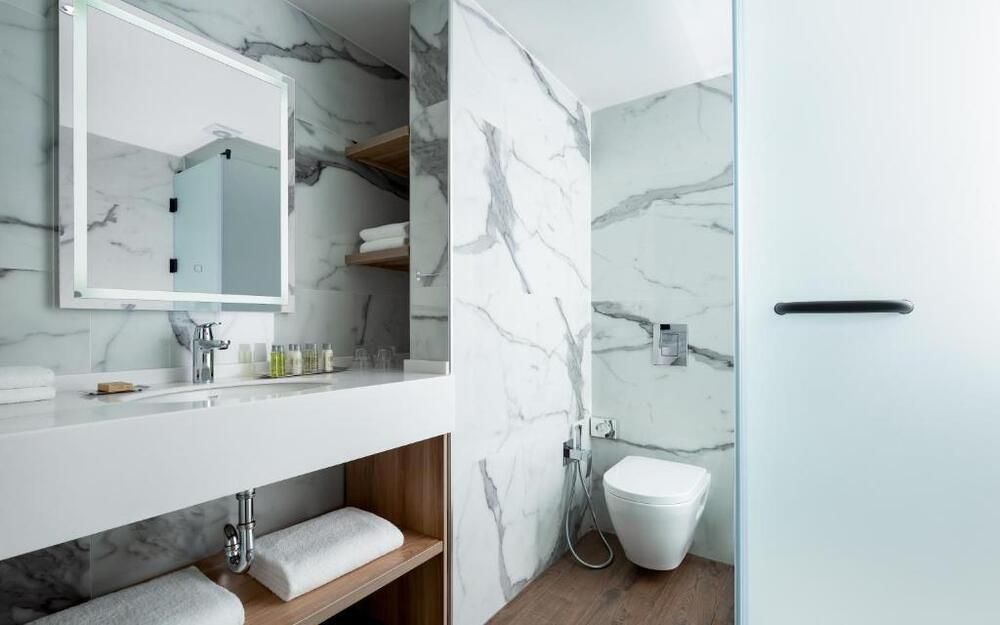 HILTON GARDEN INN - 12