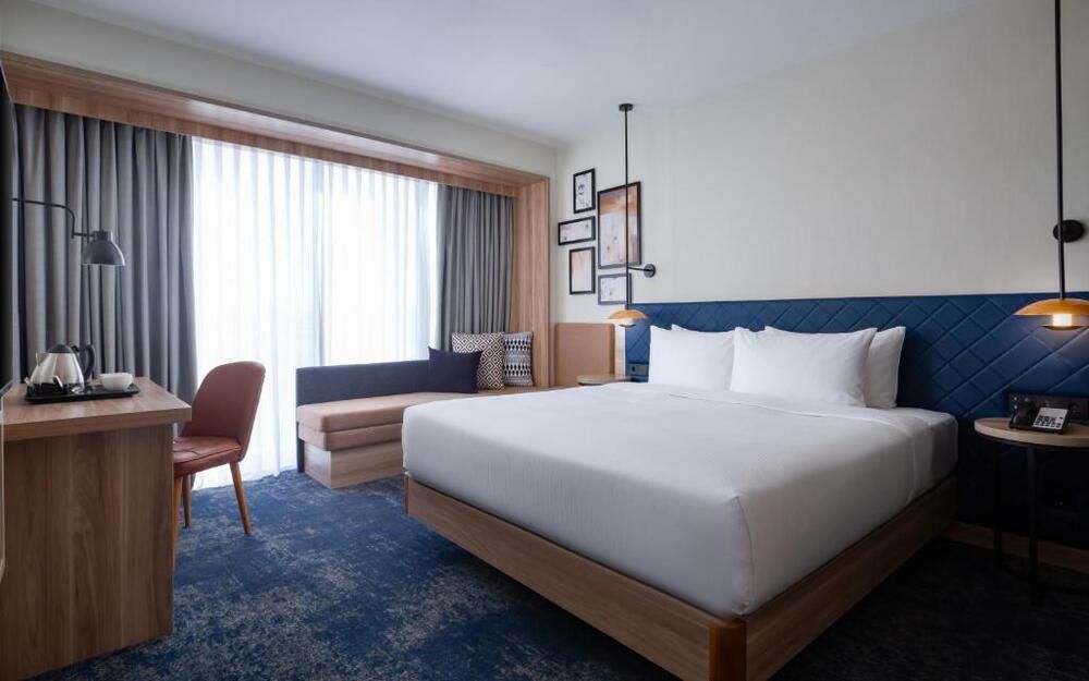 HILTON GARDEN INN - 11