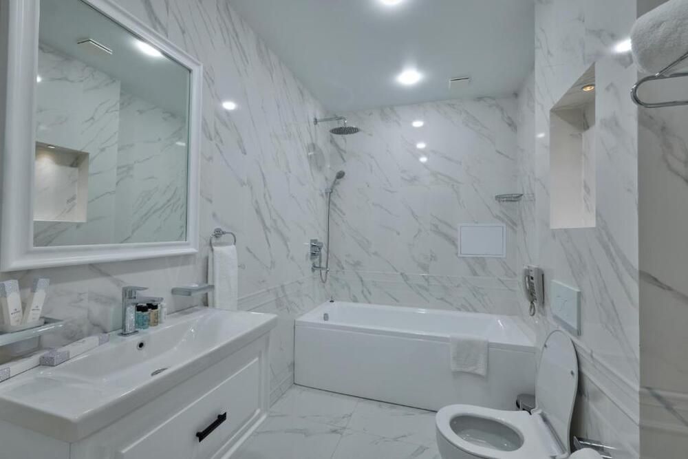 CONTINENTAL HOTEL - 10