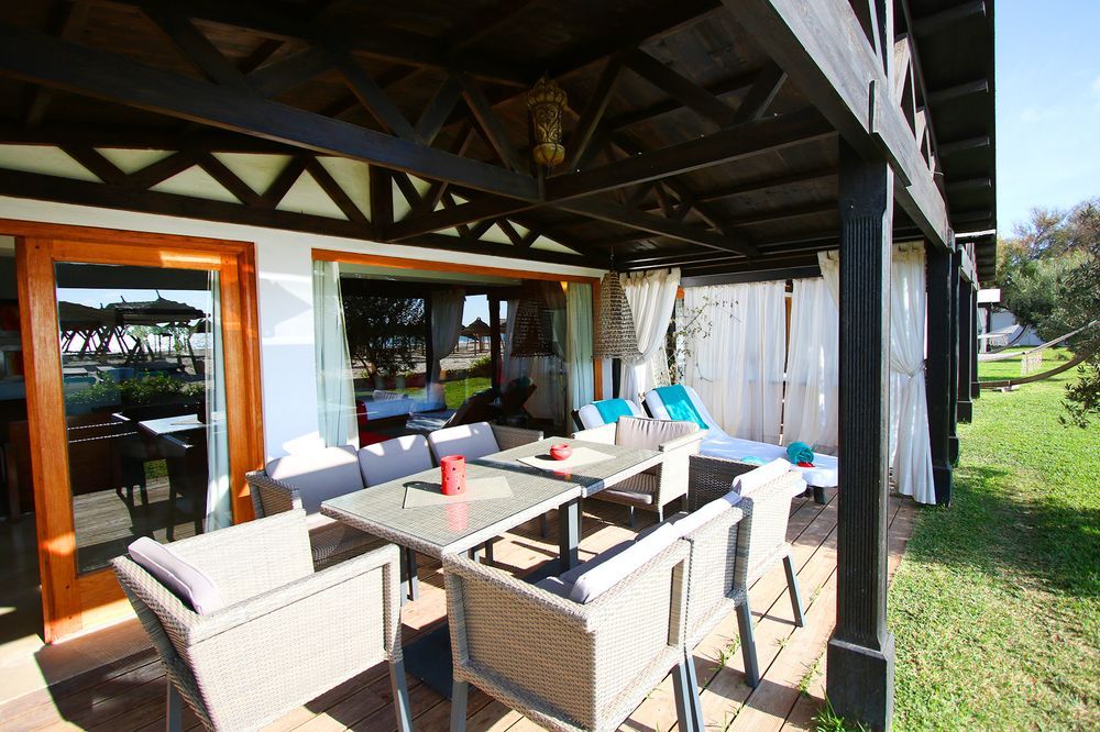 THE ORANGERS BEACH RESORT & BUNGALOW - 32