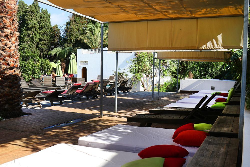 THE ORANGERS BEACH RESORT & BUNGALOW - 11