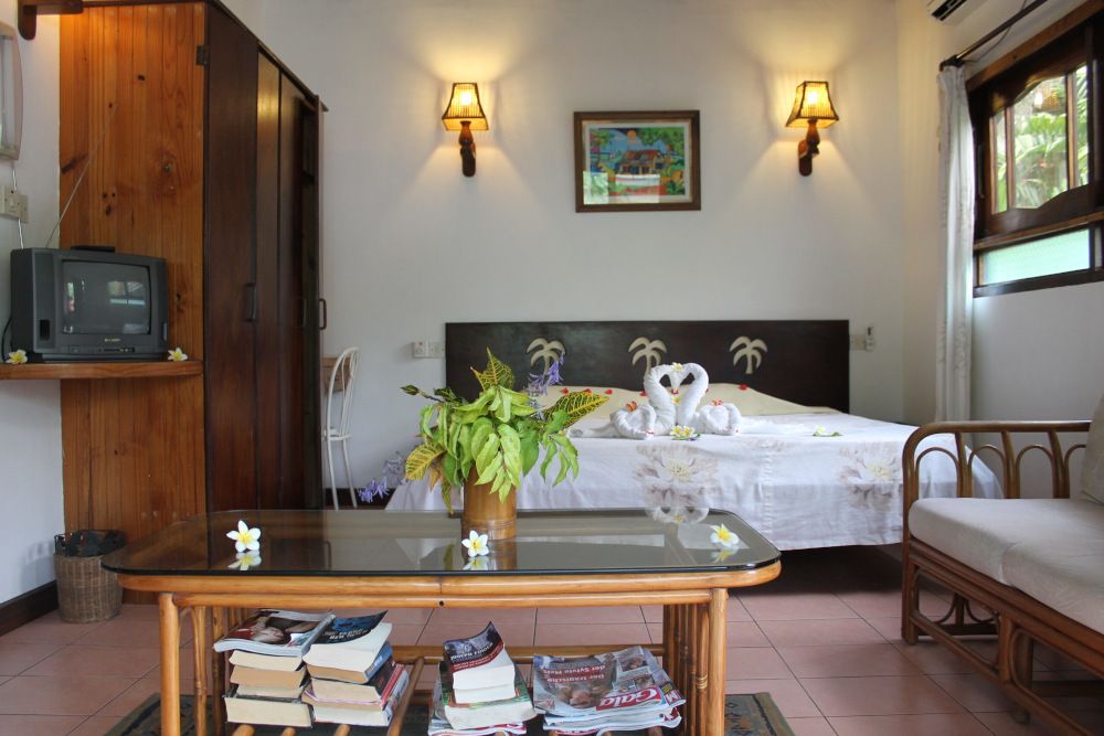 ROMANCE BUNGALOWS - 13