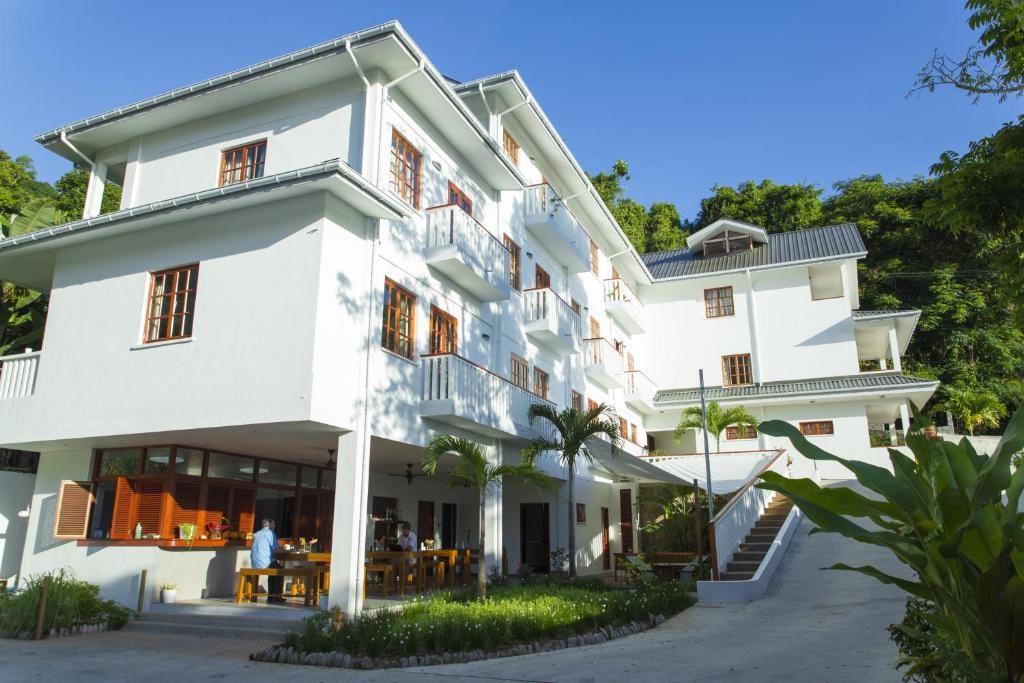 HILLTOP BOUTIQUE HOTEL - 2
