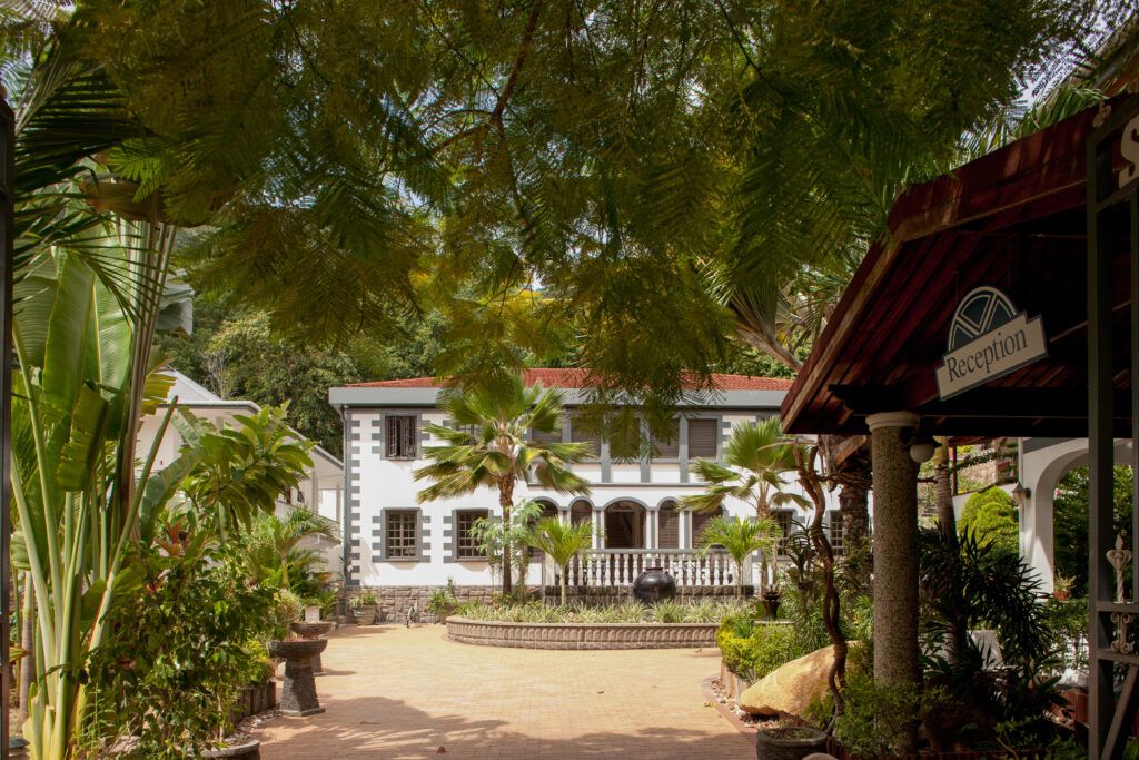 CHATEAU ST CLOUD - 2