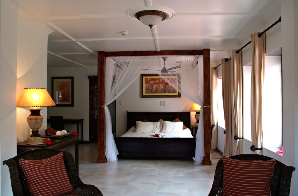 CHATEAU ST CLOUD - 13