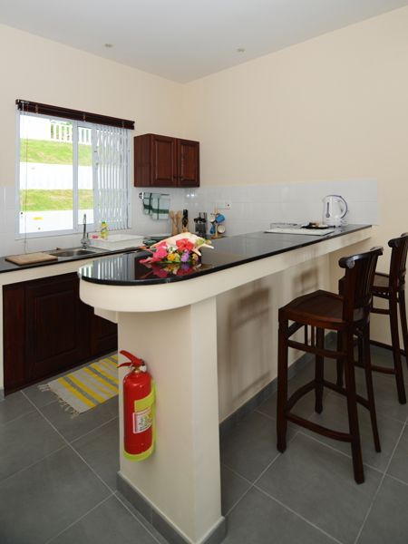 SURFERS SELF CATERING CHALETS - 11