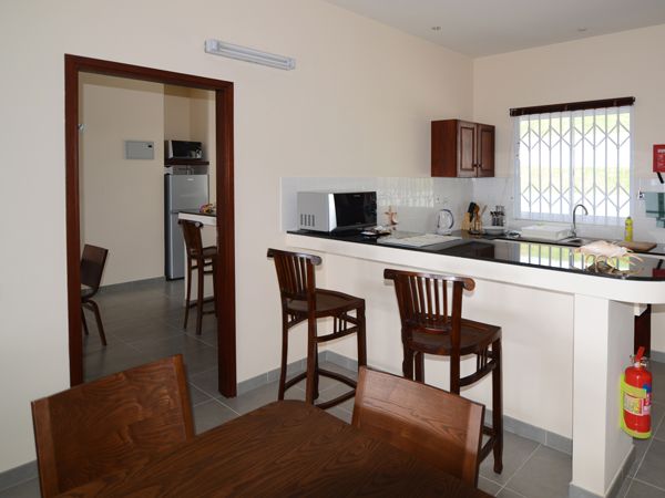 SURFERS SELF CATERING CHALETS - 9