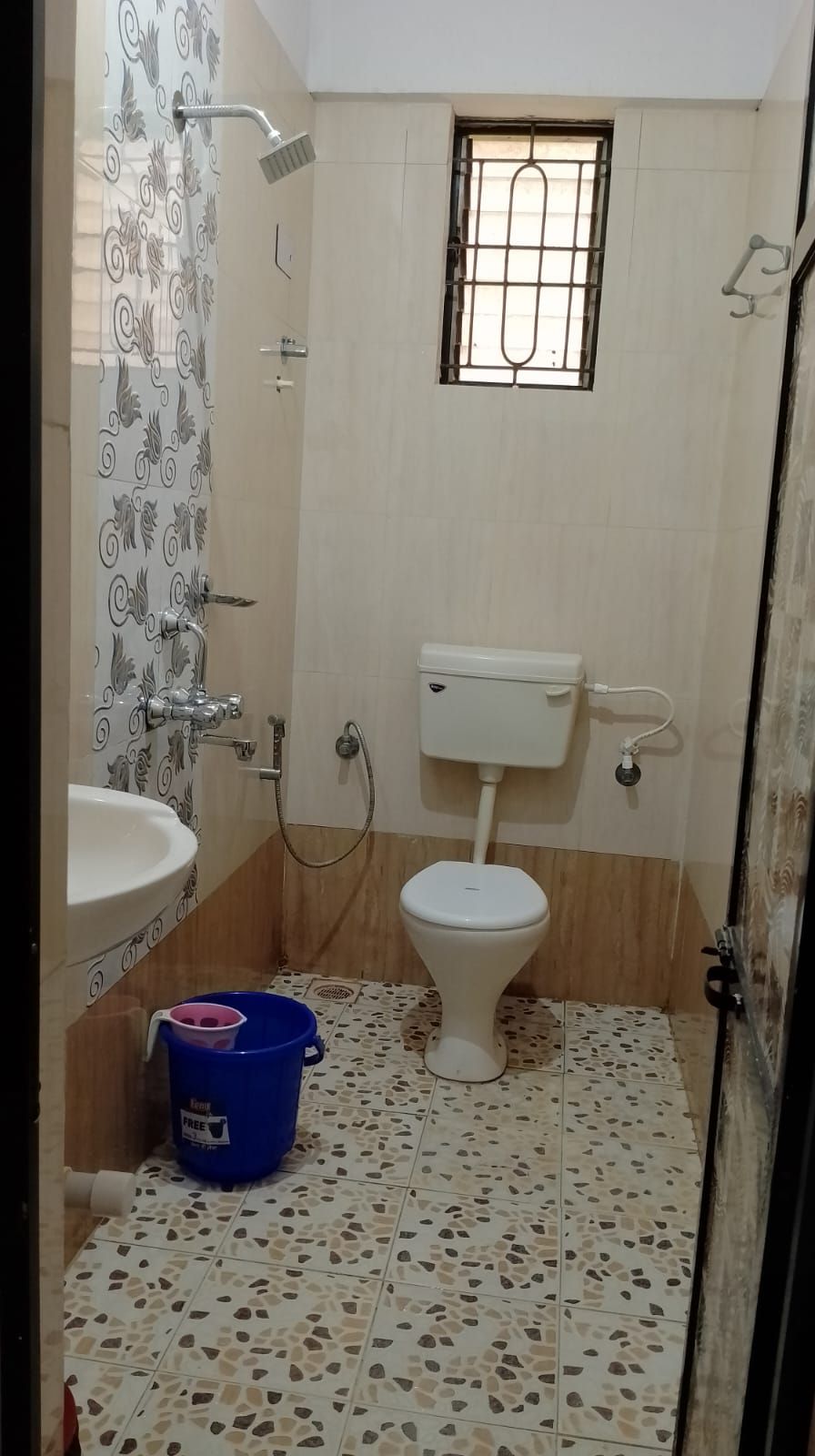 PRAKASH HOLIDAY INN GUESTHOUSE (ex. RISHI HOUSE) - 55