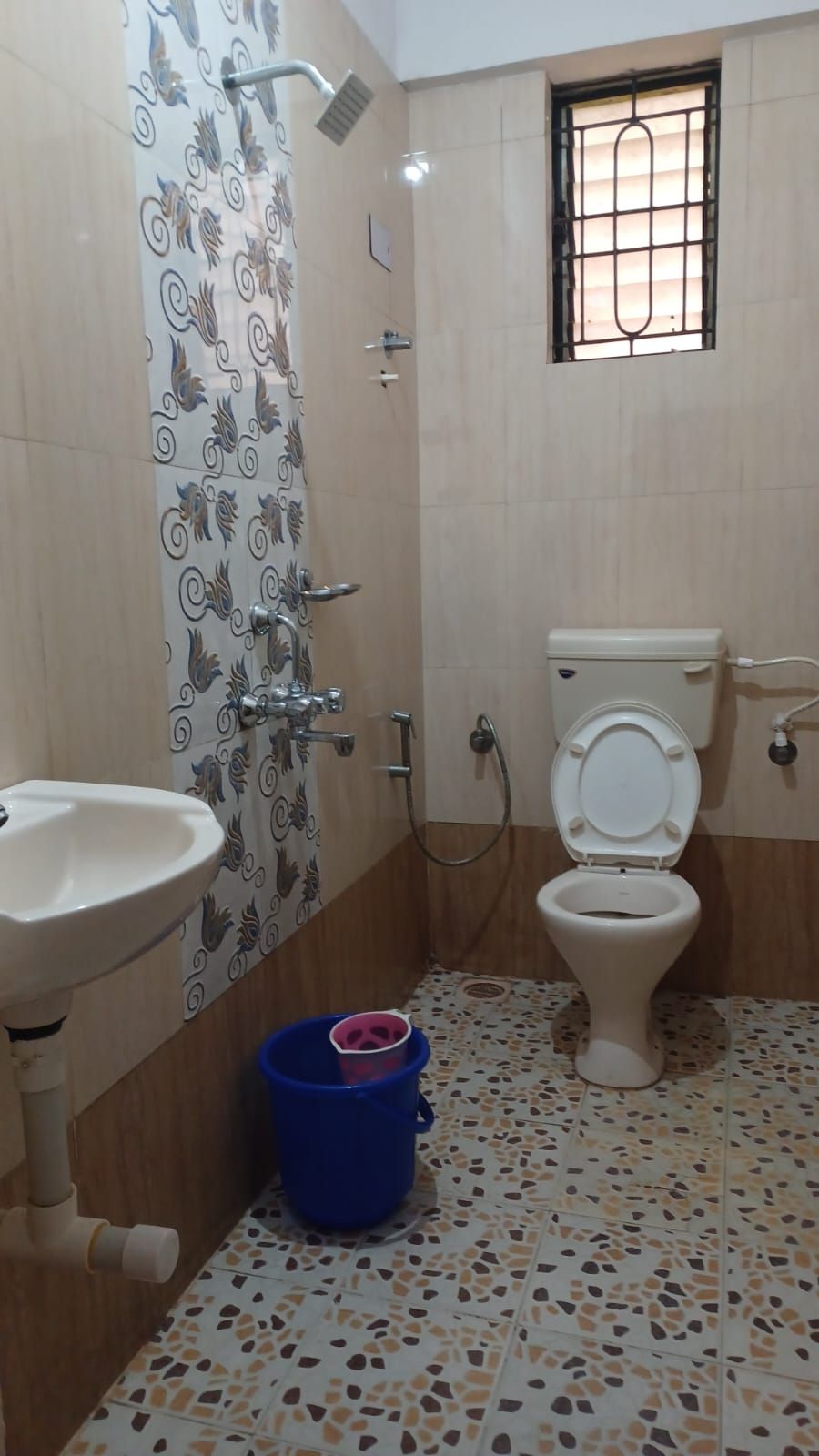 PRAKASH HOLIDAY INN GUESTHOUSE (ex. RISHI HOUSE) - 51