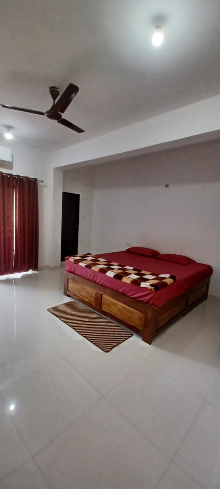 PRAKASH HOLIDAY INN GUESTHOUSE (ex. RISHI HOUSE) - 43