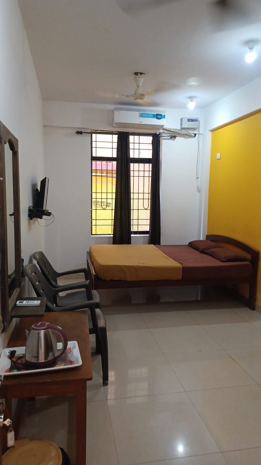 PRAKASH HOLIDAY INN GUESTHOUSE (ex. RISHI HOUSE) - 40