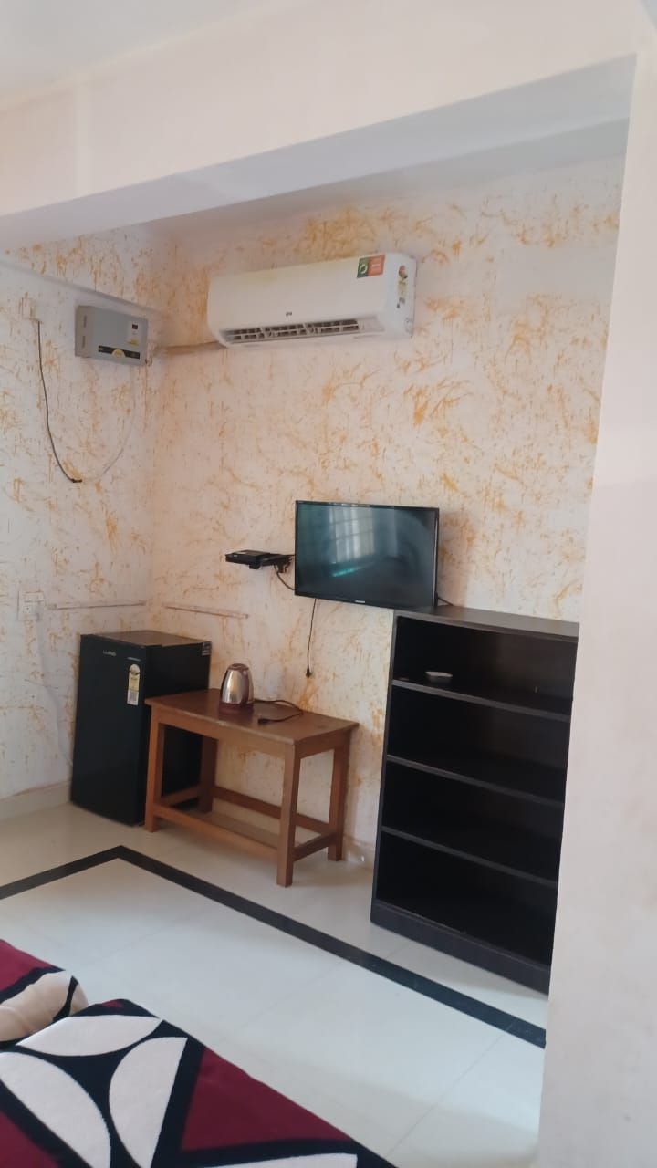 PRAKASH HOLIDAY INN GUESTHOUSE (ex. RISHI HOUSE) - 22