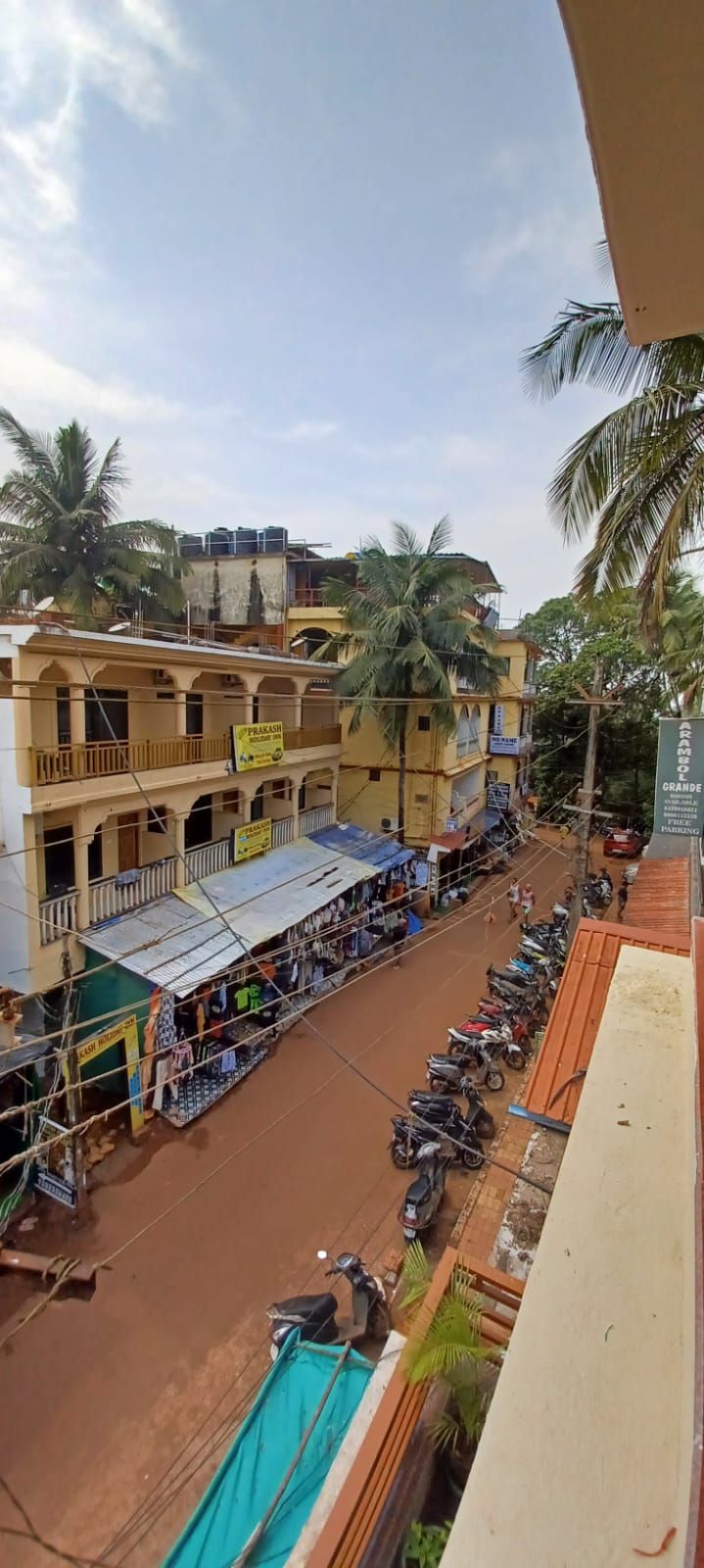 PRAKASH HOLIDAY INN GUESTHOUSE (ex. RISHI HOUSE) - 1