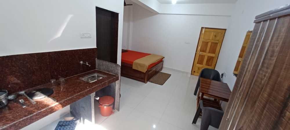 PRAKASH HOLIDAY INN GUESTHOUSE (ex. RISHI HOUSE) - 50