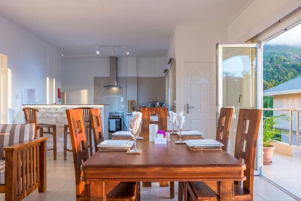 TROPICAL HIDEAWAY SELF CATERING - 6