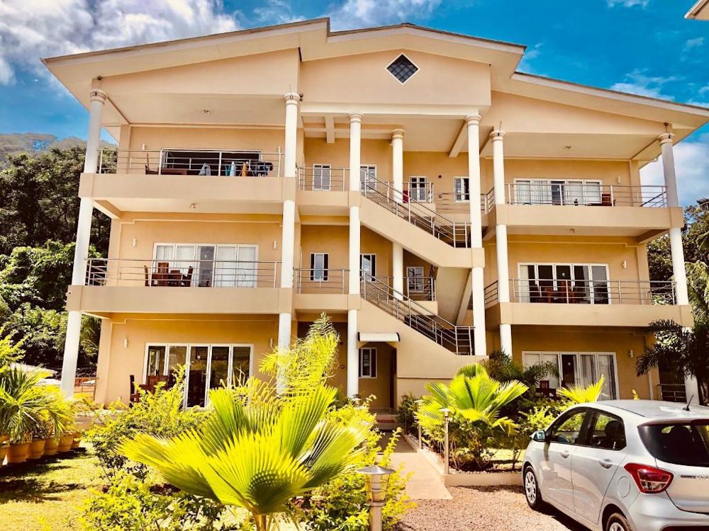 TROPICAL HIDEAWAY SELF CATERING - 2