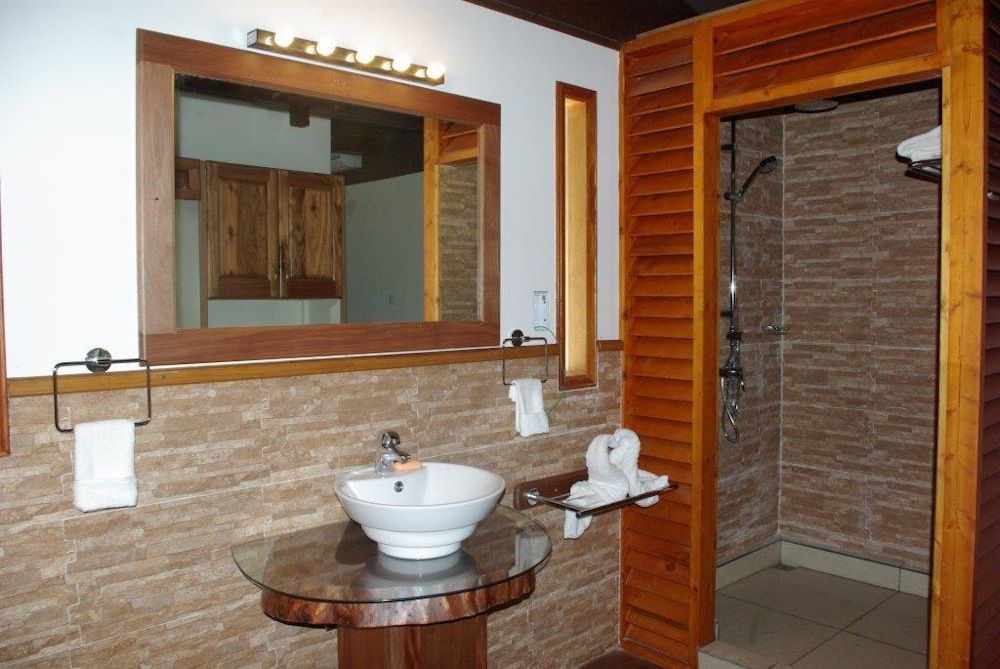 HELICONIA GROVE - 13