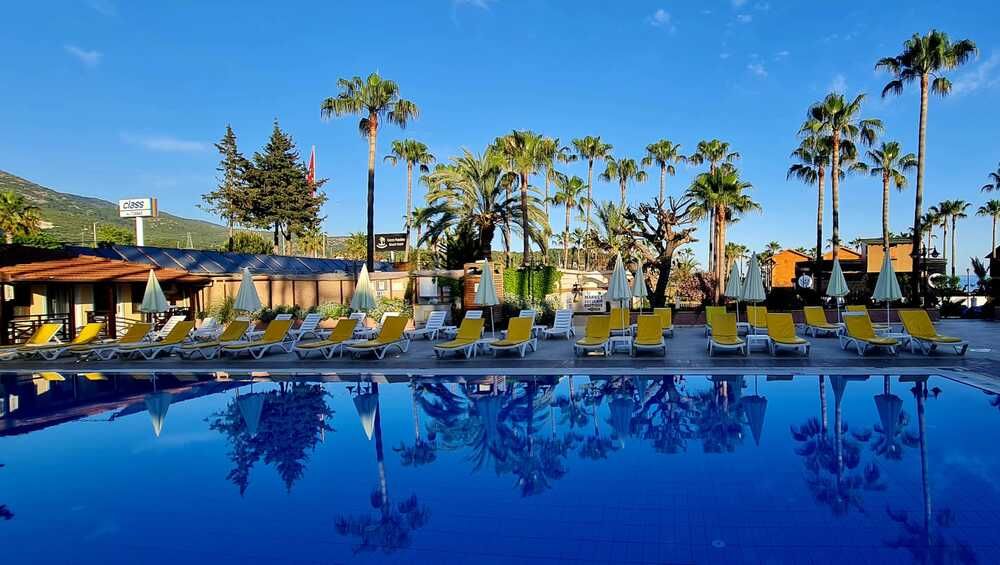 Green Paradise Beach Hotel - 8