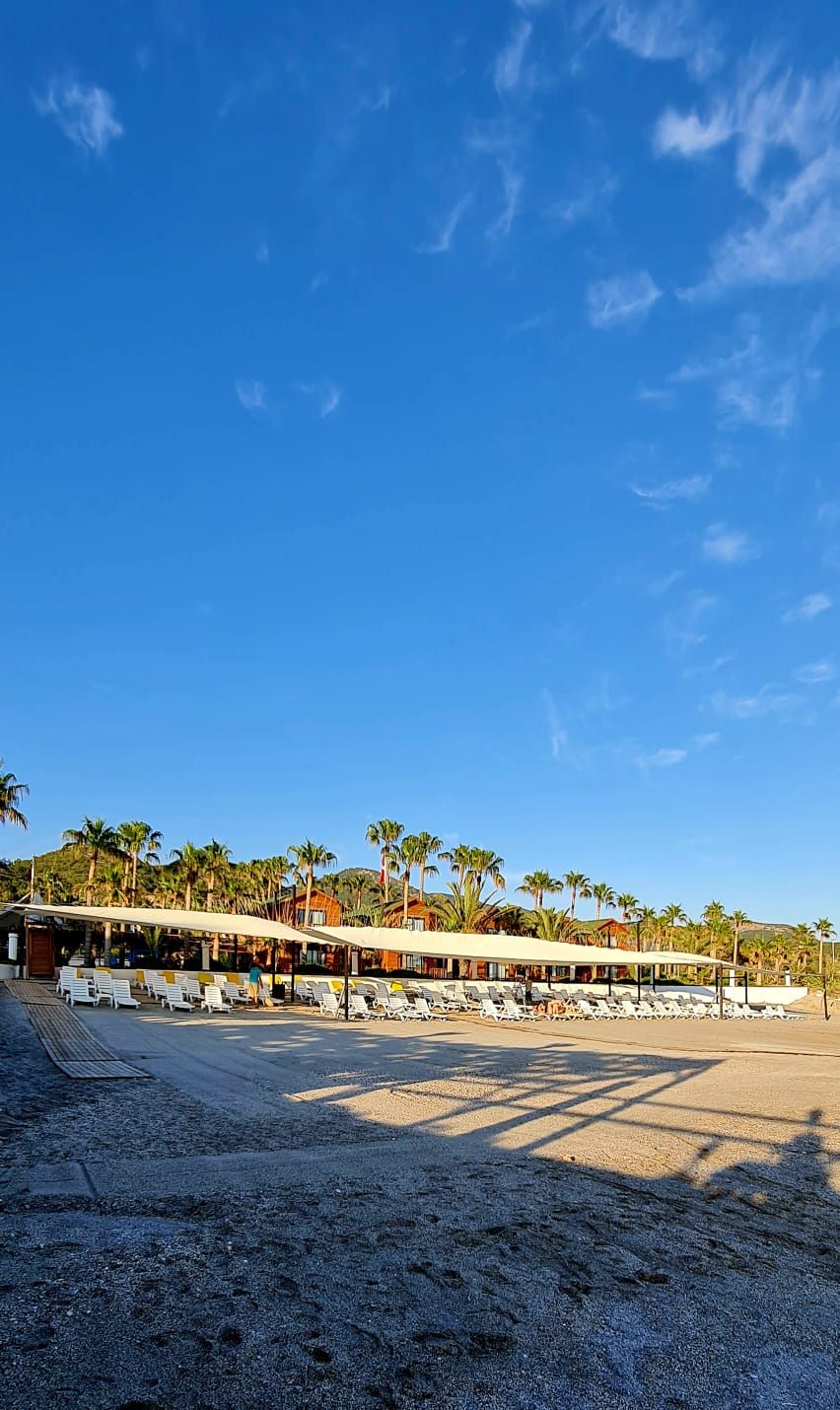 Green Paradise Beach Hotel - 2