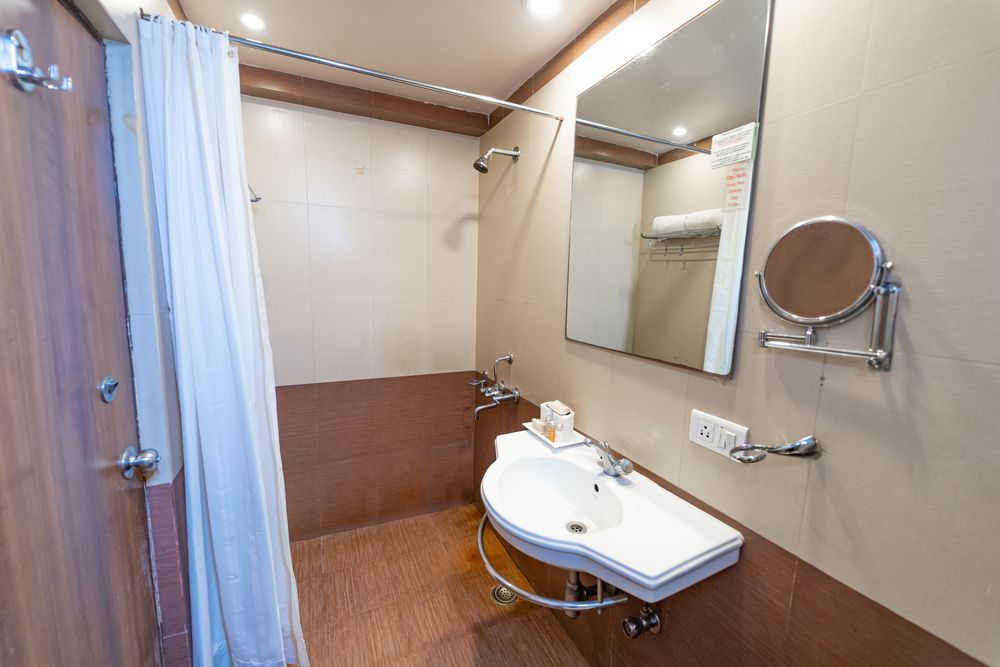 NEELAMS THE GRAND - 64