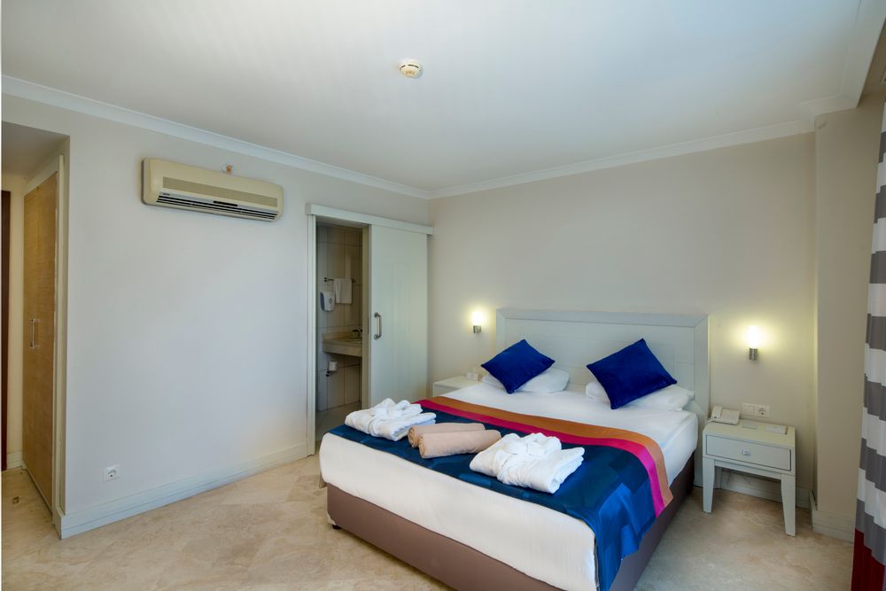 Crystal Boutique Beach Resort (only adults 16) - 17