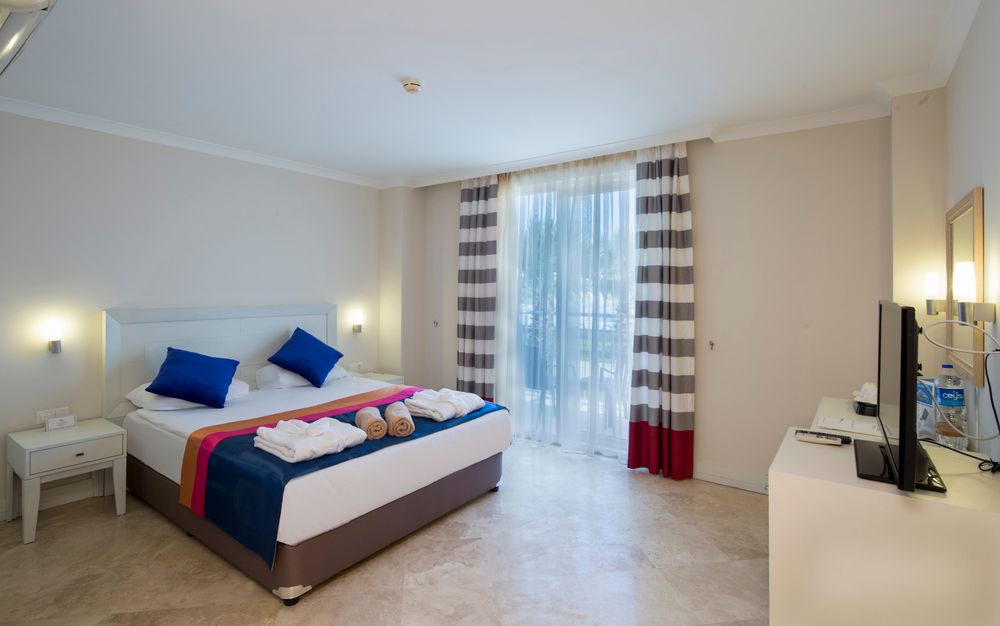 Crystal Boutique Beach Resort (only adults 16) - 18