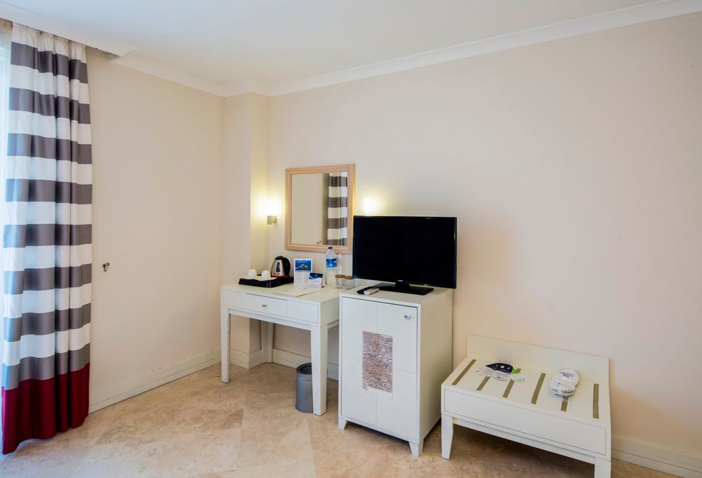Crystal Boutique Beach Resort (only adults 16) - 20