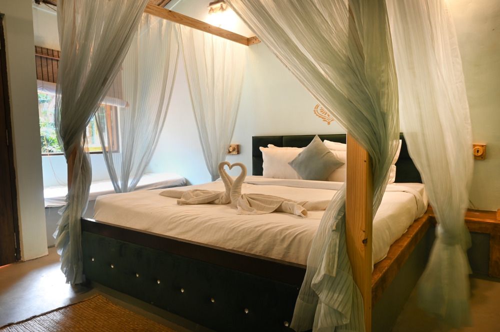 AMADI BEACH FRONT RESORT - 10